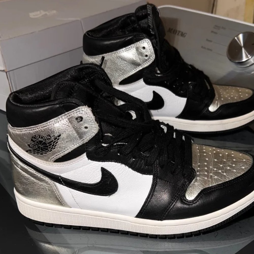 Nike Air Jordan 1 Retro High OG Silver Toe Women's Size 9 - EUC